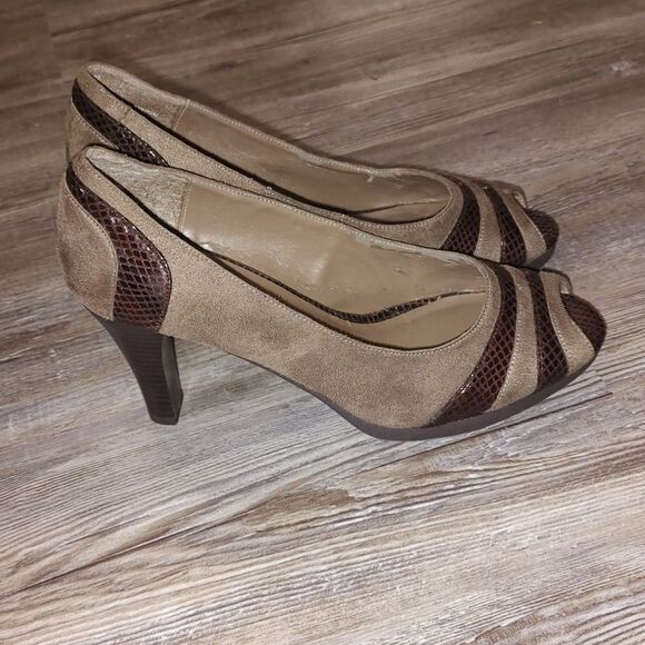 Apostrophe tan brown peep toe heels - Picture 5 of 11